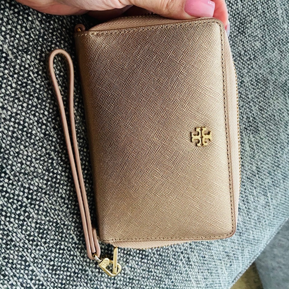 ⛔️SOLD⛔️Rose Gold Tory Burch Wallet